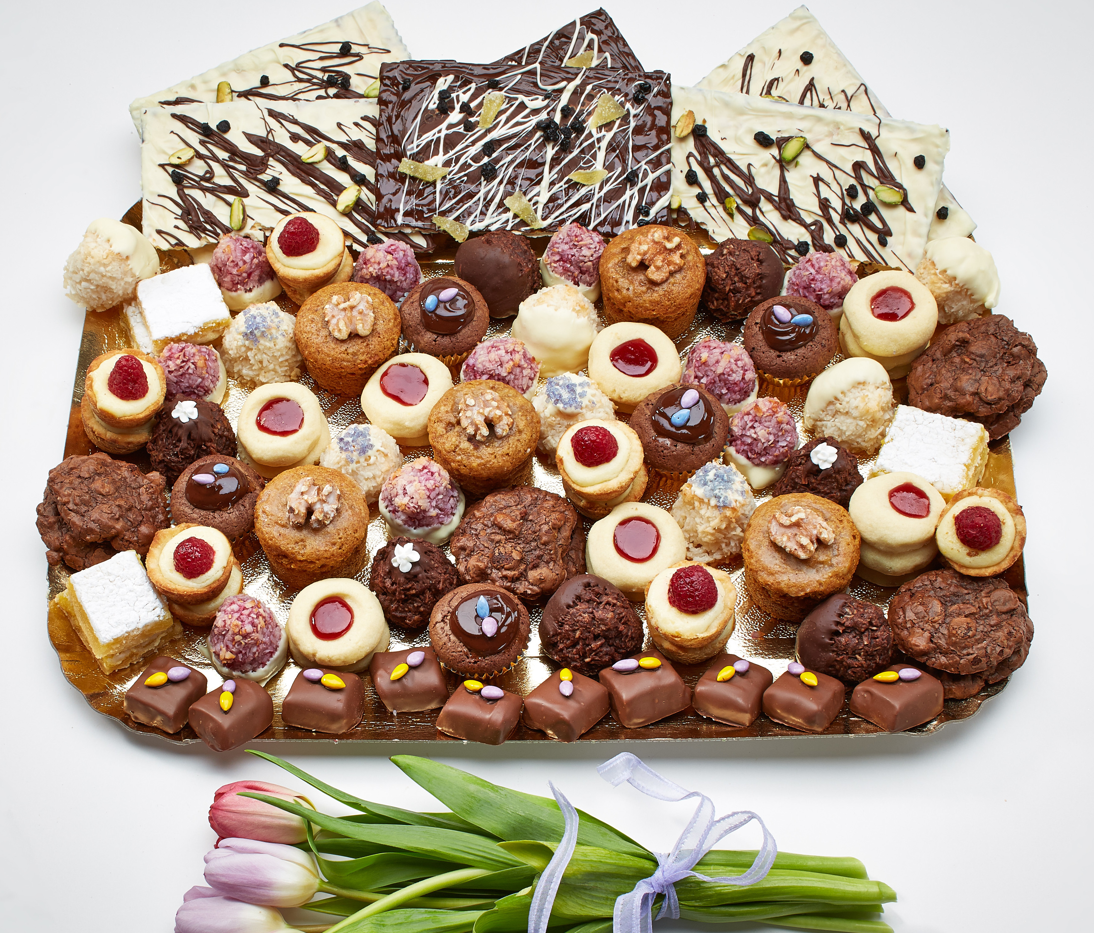 Passover Dessert Gift Tray – Tastes Divine Sweets – Cupcakes, Favors